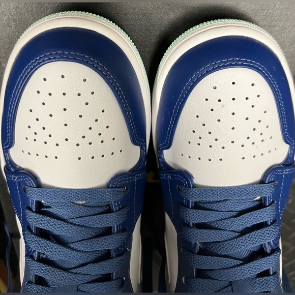 Jordan 1 Mid - Picture 2 of 12